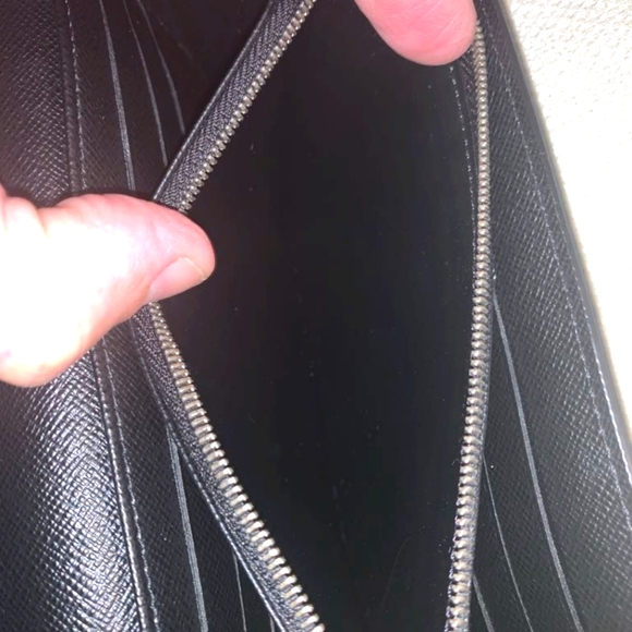 NWOT LOUIS VUITTON Epi Monogram Reverse Twist Wallet - Picture 9 of 11